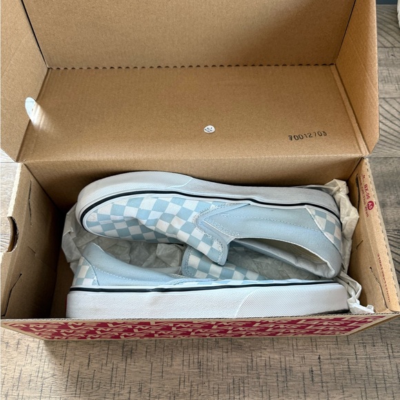 Vans Blue and White Sneakers Sleek Modern Design - Picture 1 of 4